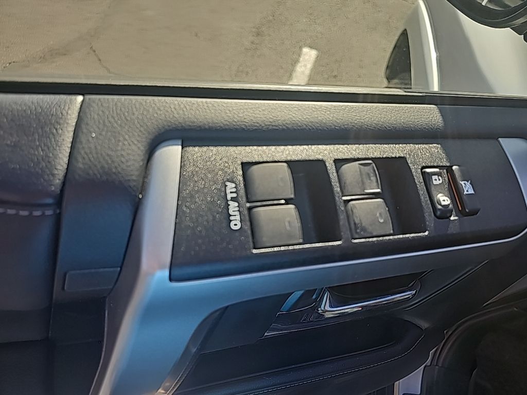Thumbnail: 2022 Toyota 4Runner - 5