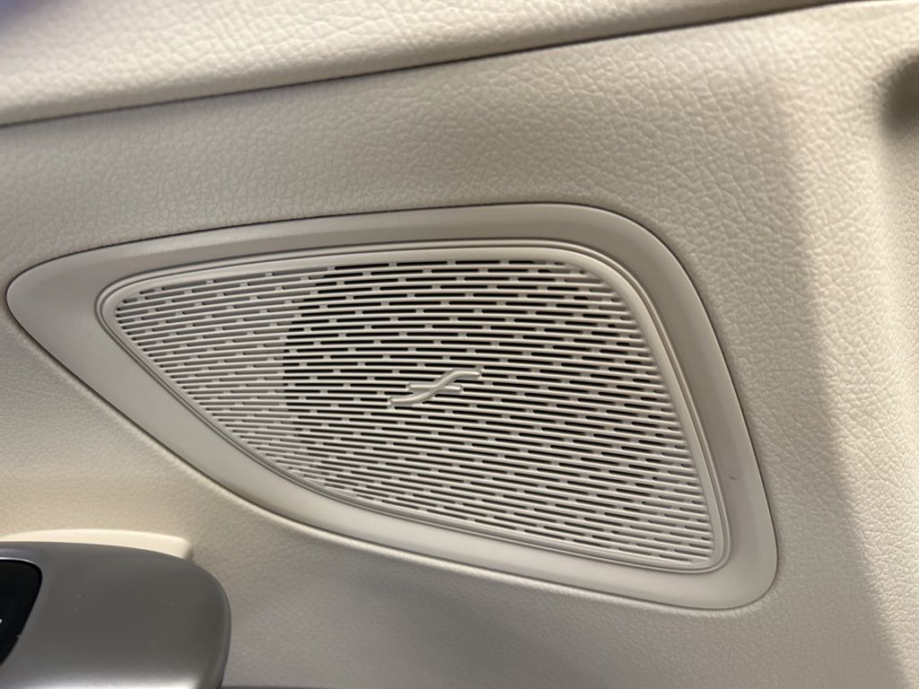 Thumbnail: 2023 Mercedes-Benz C-Class - 22