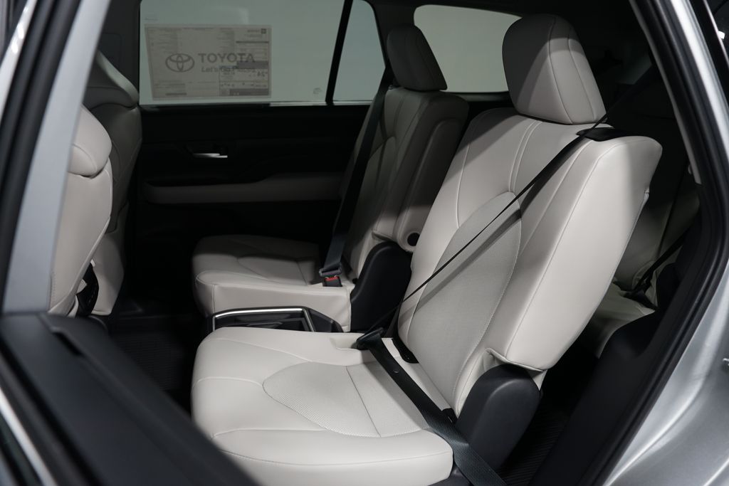 Thumbnail: 2025 Toyota Grand Highlander - 28