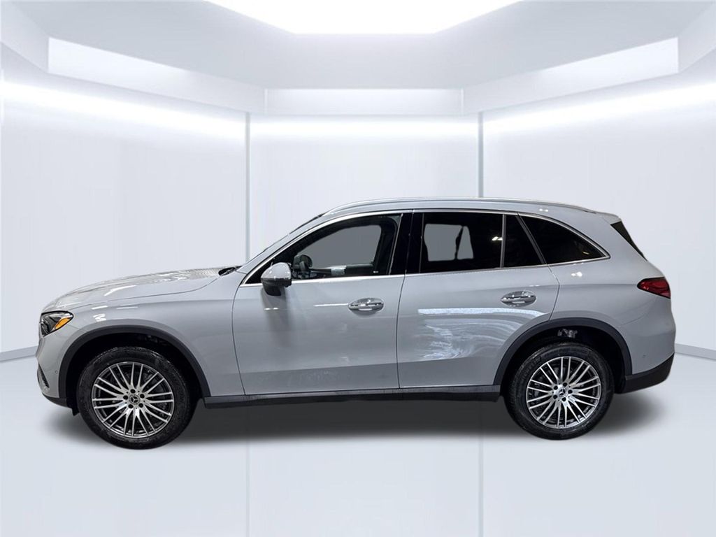 Thumbnail: 2027 Mercedes-Benz GLC - 2
