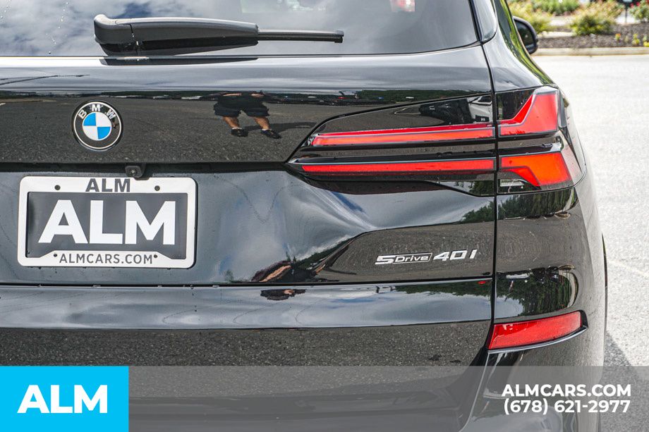 Used 2025 Black BMW sDrive40i image 13