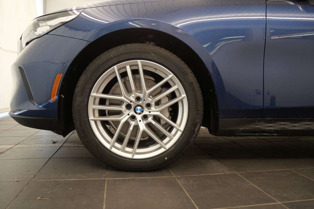 Thumbnail: 2025 BMW 5 Series - 3