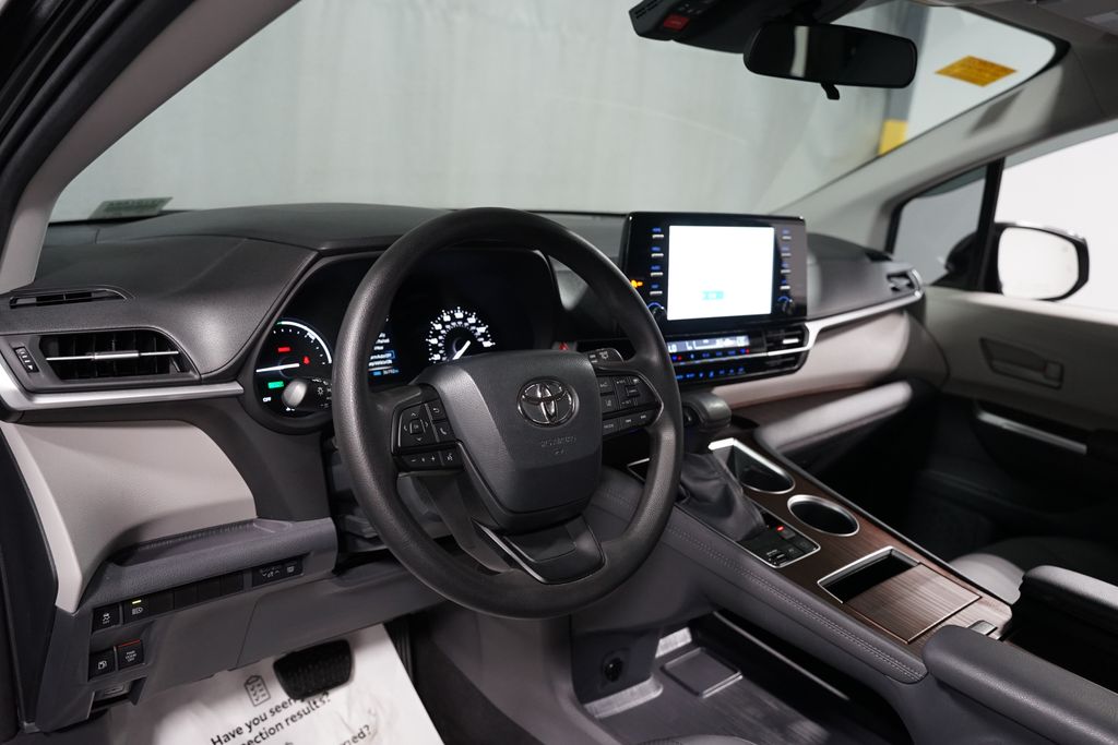 Thumbnail: 2022 Toyota Sienna - 11