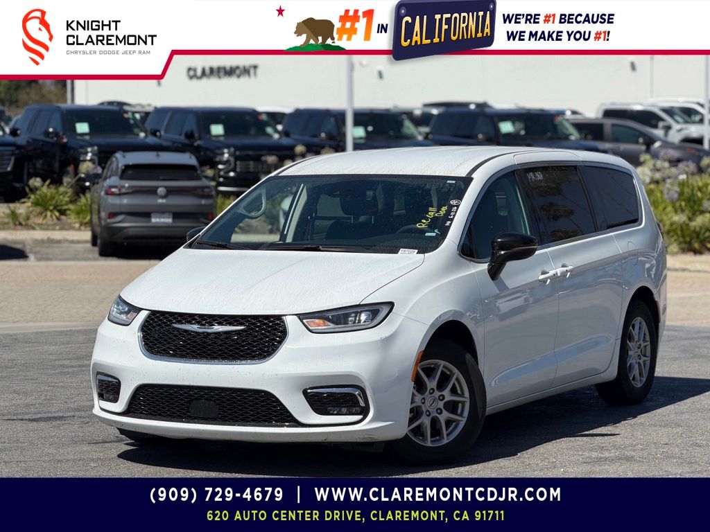 Bright White Clearcoat 2024 Chrysler Pacifica Minivan Front-Wheel Drive 9-Speed Automatic