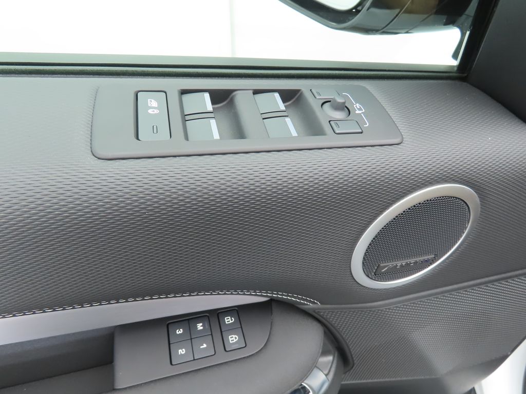 Thumbnail: 2026 Land Rover Discovery - 23