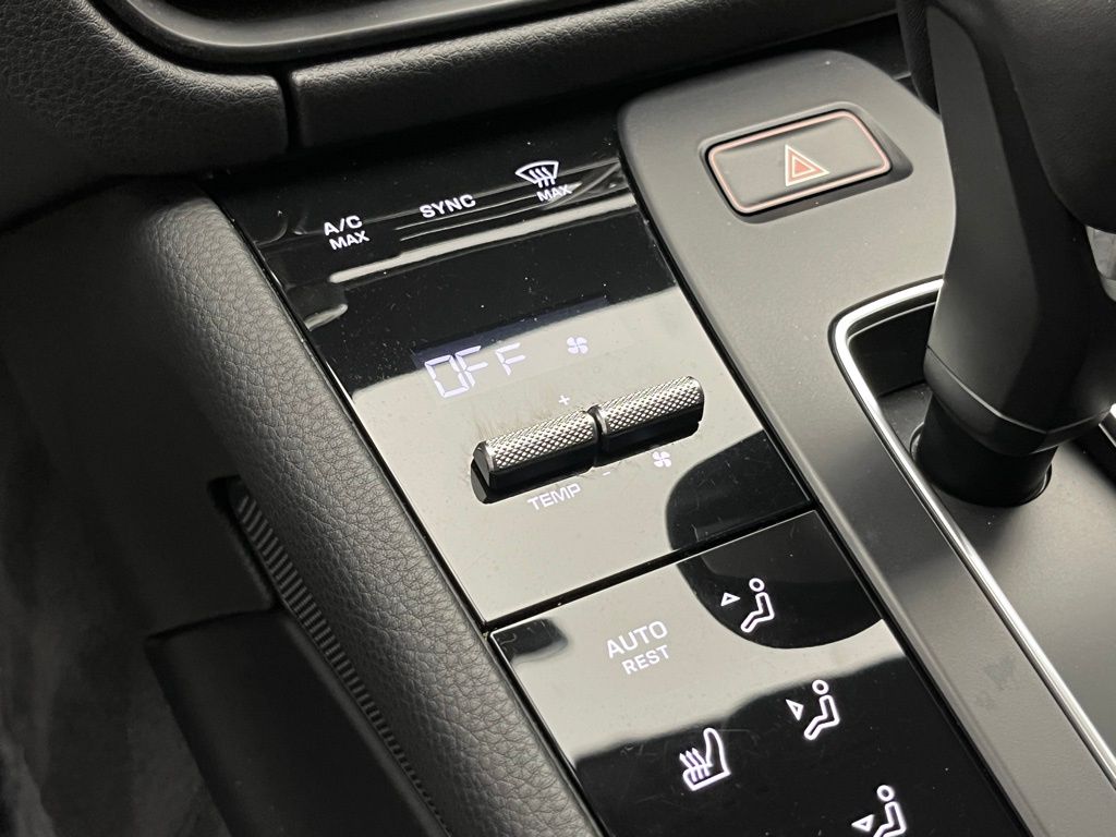 Thumbnail: 2022 Porsche Macan - 16