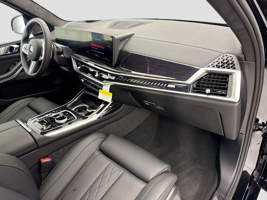 Thumbnail: 2027 BMW X7 - 16