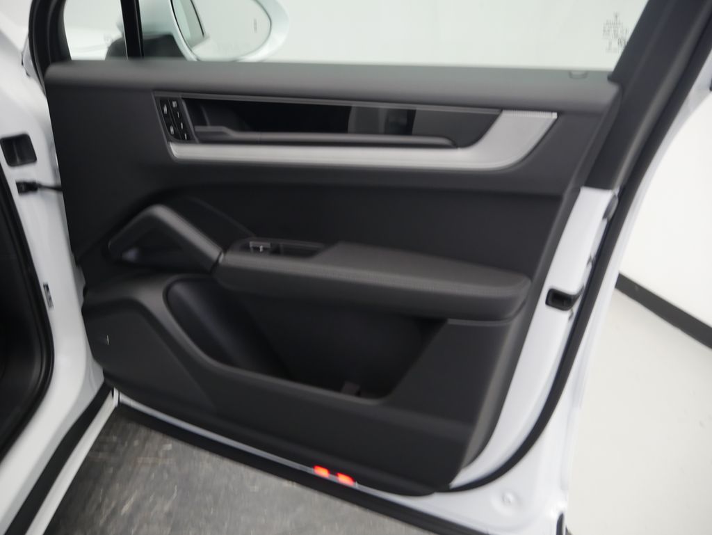 Thumbnail: 2026 Porsche Cayenne - 27