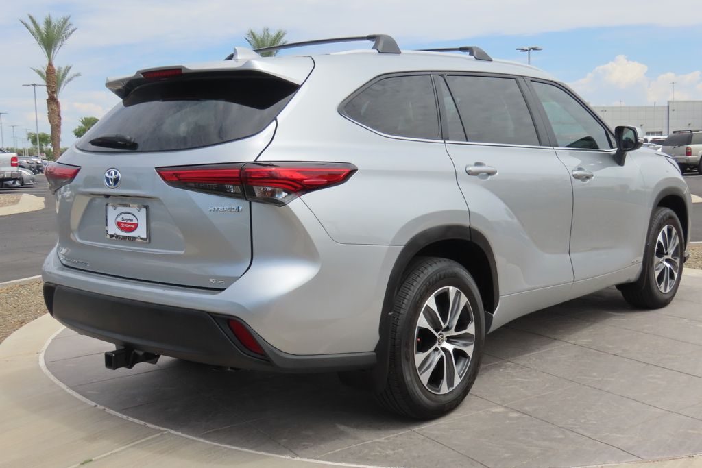 Thumbnail: 2023 Toyota Highlander - 5