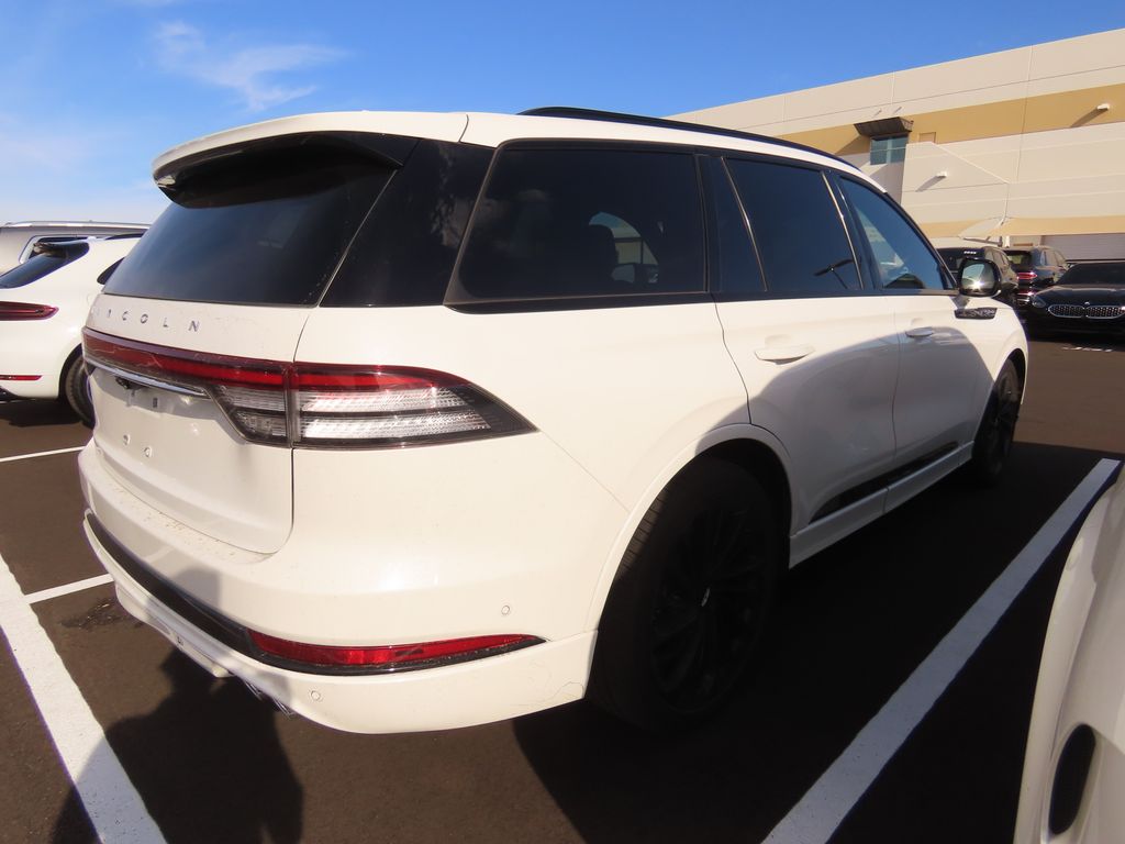 Thumbnail: 2023 Lincoln Aviator - 3