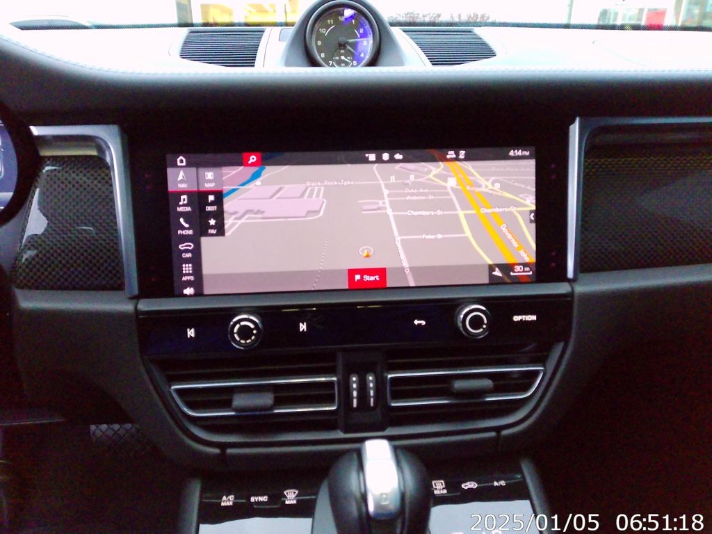 Thumbnail: 2023 Porsche Macan - 23