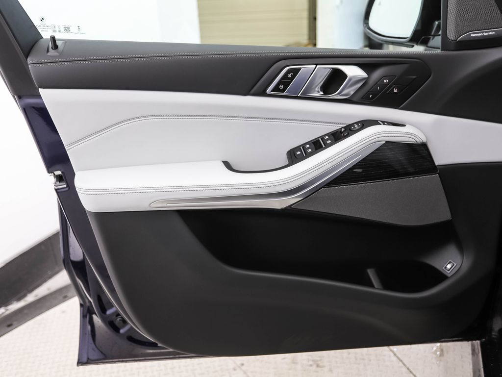 Thumbnail: 2026 BMW X5 - 9