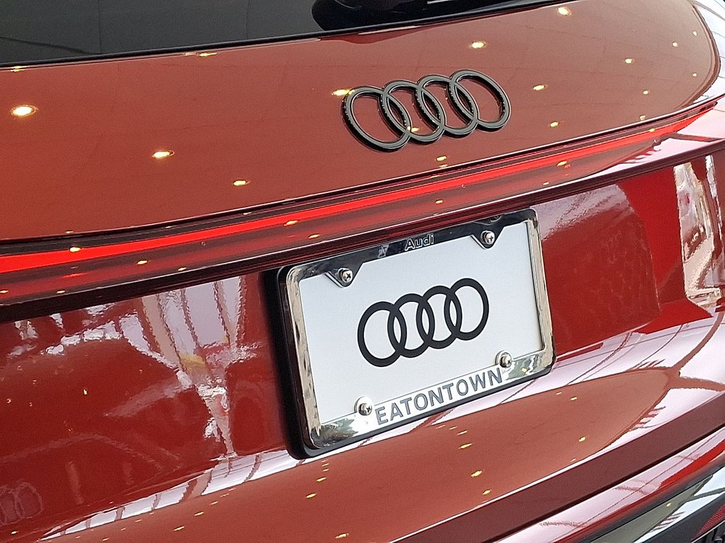Thumbnail: 2025 Audi SQ5 - 15