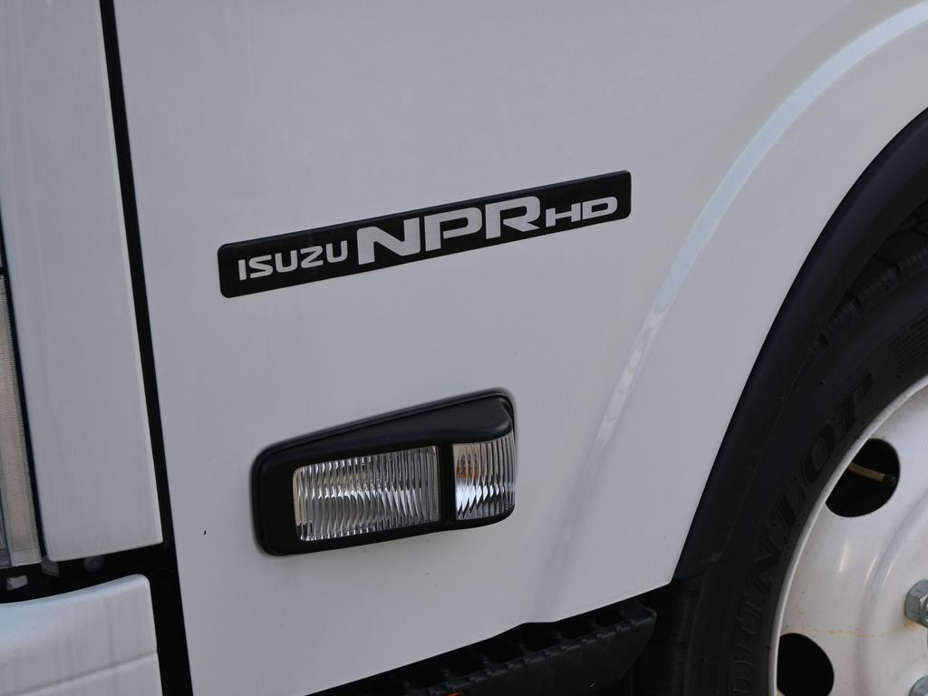 2024 Isuzu NPR HD 