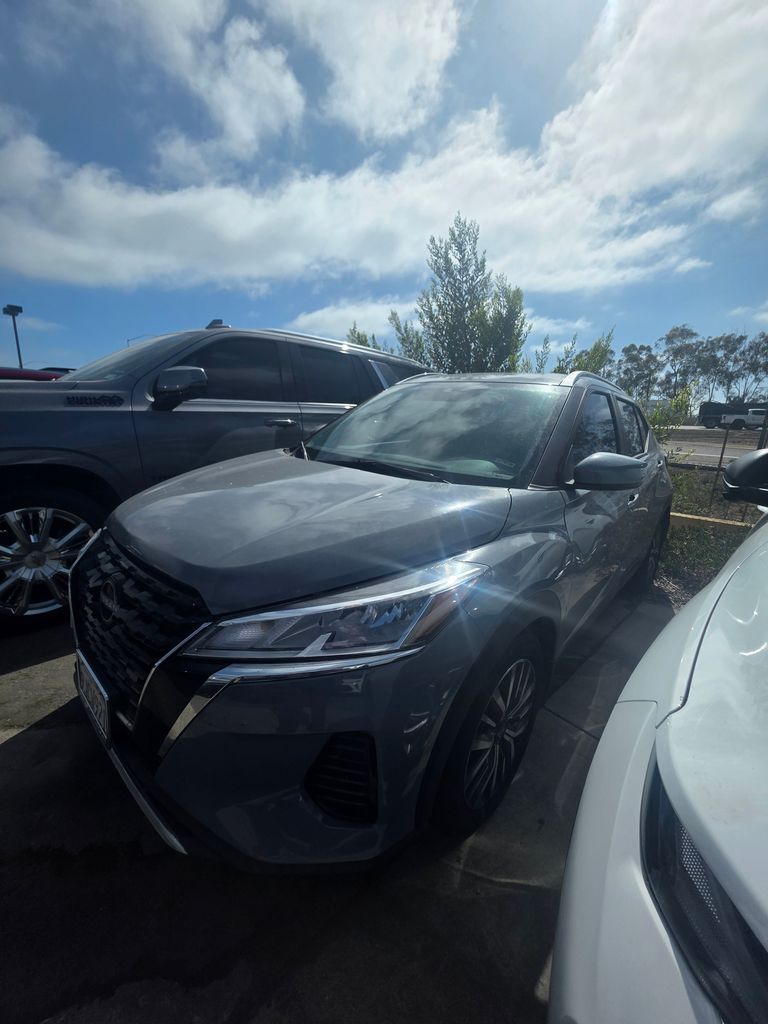 Boulder Gray Pearl 2023 Nissan Kicks SUV / Crossover Front-Wheel Drive Continuously Variable Transmission