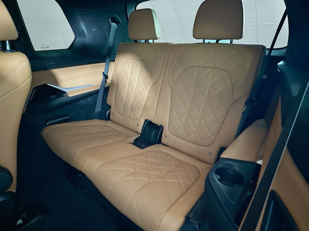 Thumbnail: 2023 BMW X7 - 28