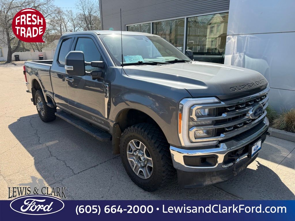 2023 Ford F-350 Super Duty Lariat SuperCab 4WD