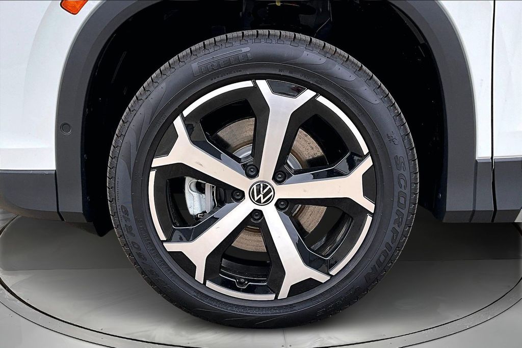 New 2026 White/off-white Volkswagen 2.0T SE image 12