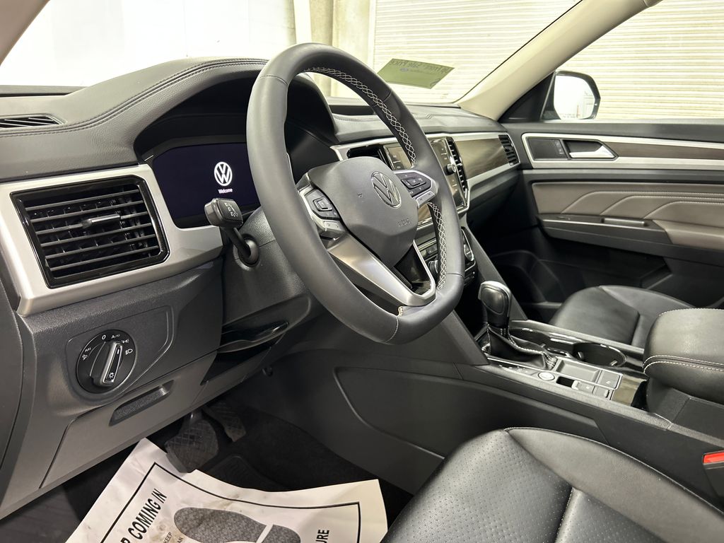 Certified Used 2022  Volkswagen 3.6L V6 SE w/Technology image 5