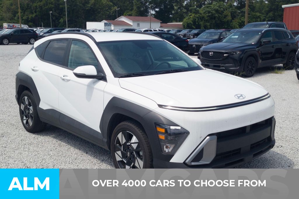 Used 2025 White Hyundai SEL image 2