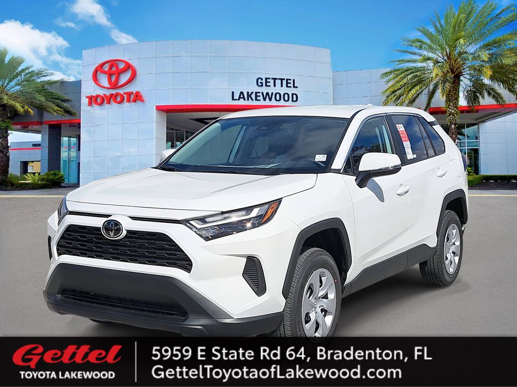 2025 Toyota RAV4 LE's photo
