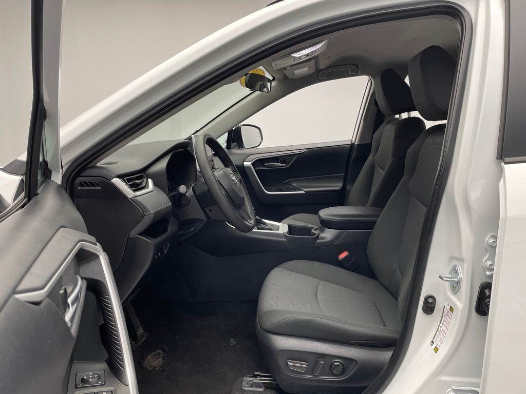 2023 Toyota RAV4 XLE 12
