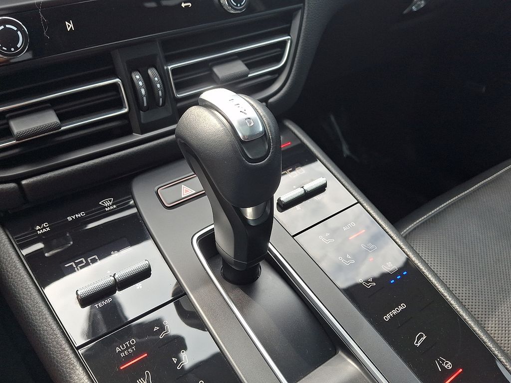 Thumbnail: 2022 Porsche Macan - 18