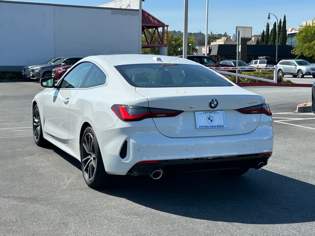 Thumbnail: 2026 BMW 4 Series - 3