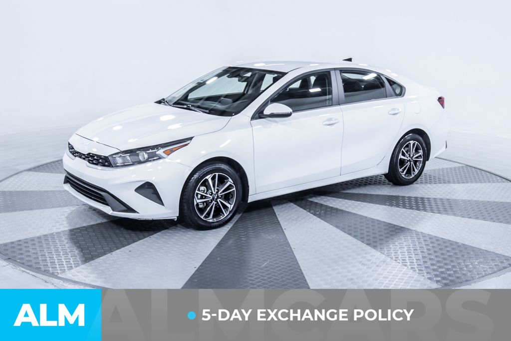 2024 Kia Forte LXS photo 3