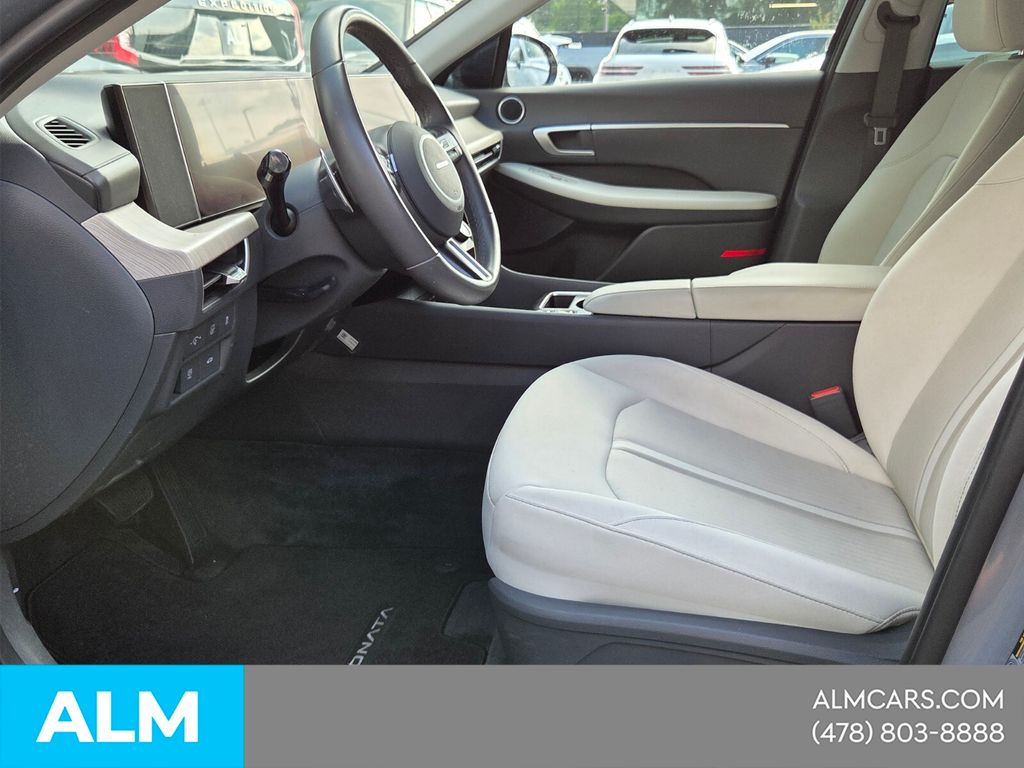 Used 2024 Blue Hyundai SEL image 4