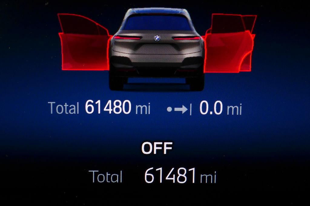 Thumbnail: 2023 BMW iX - 31