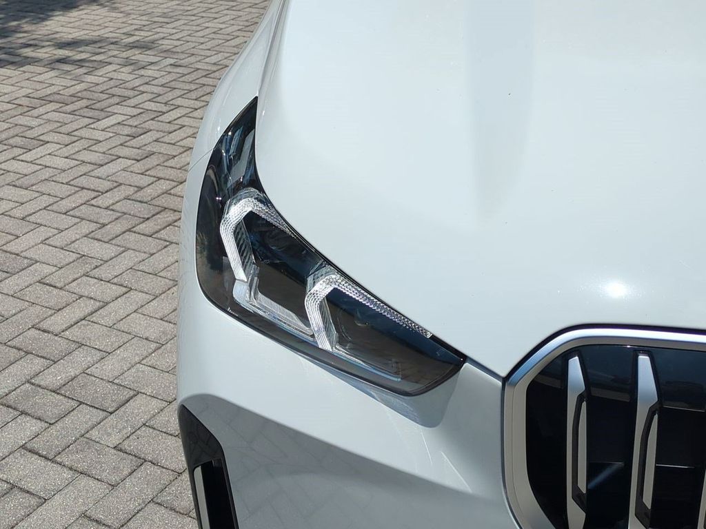 New 2026 White BMW xDrive28i image 10