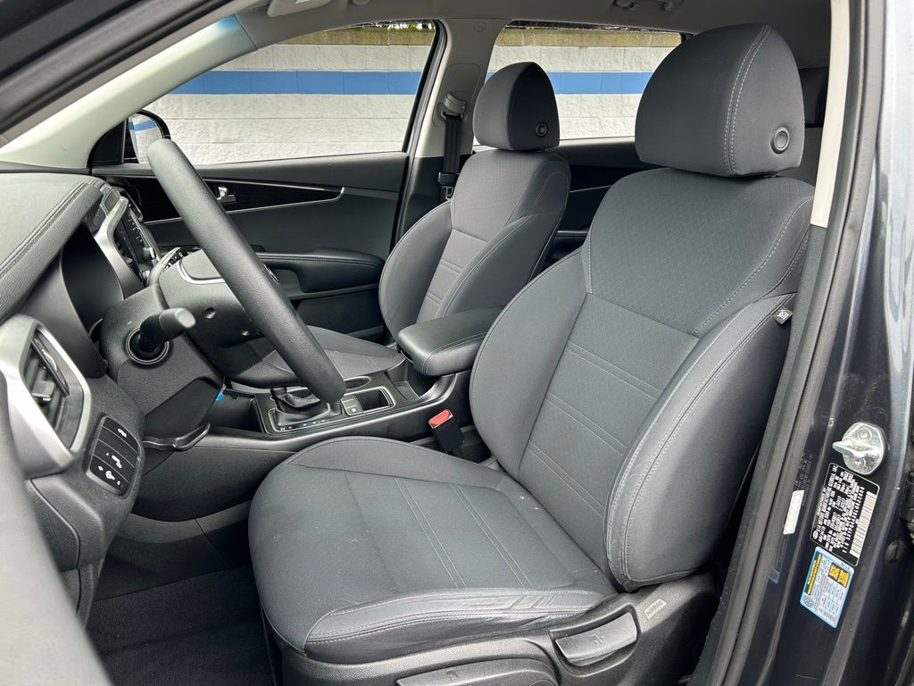 2020 Kia Sorento LX 16