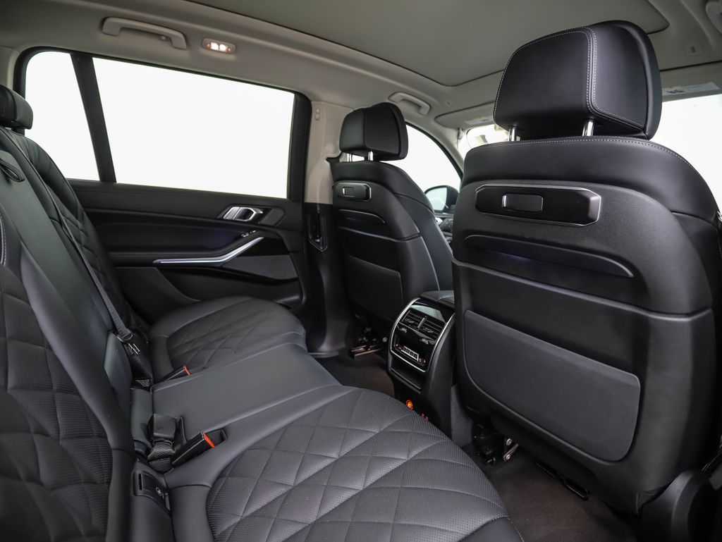 Thumbnail: 2025 BMW X7 - 31