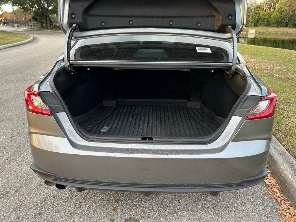 Thumbnail: 2025 Toyota Camry - 10