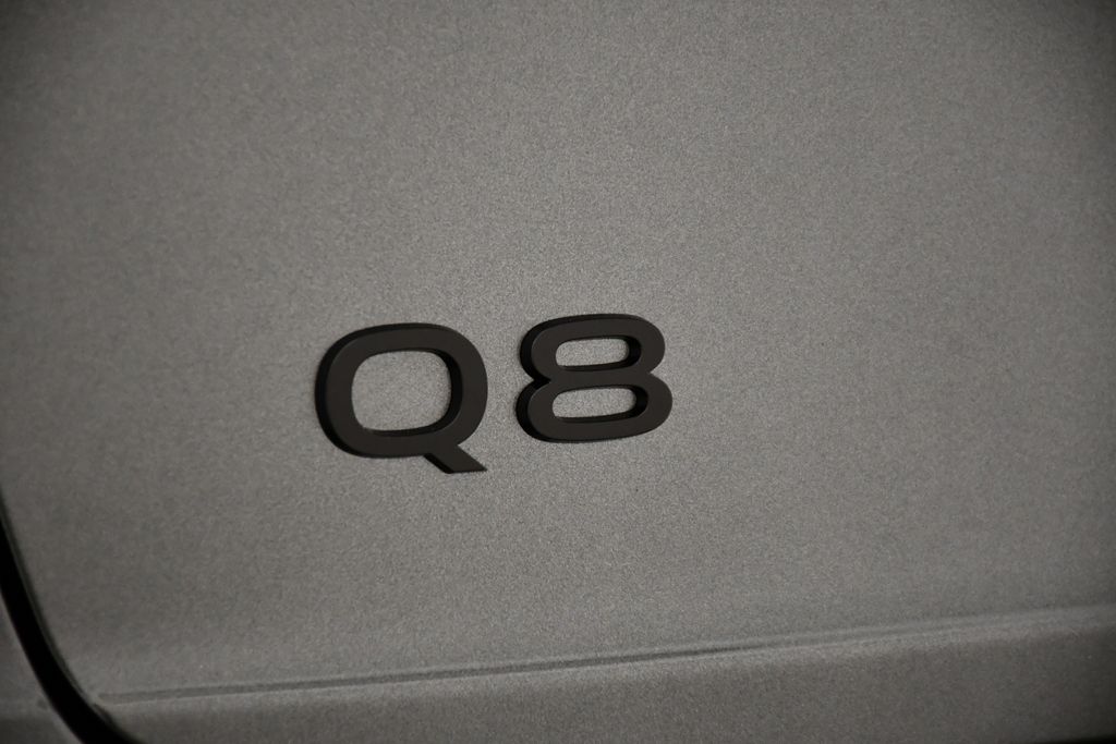 Thumbnail: 2026 Audi Q8 - 9
