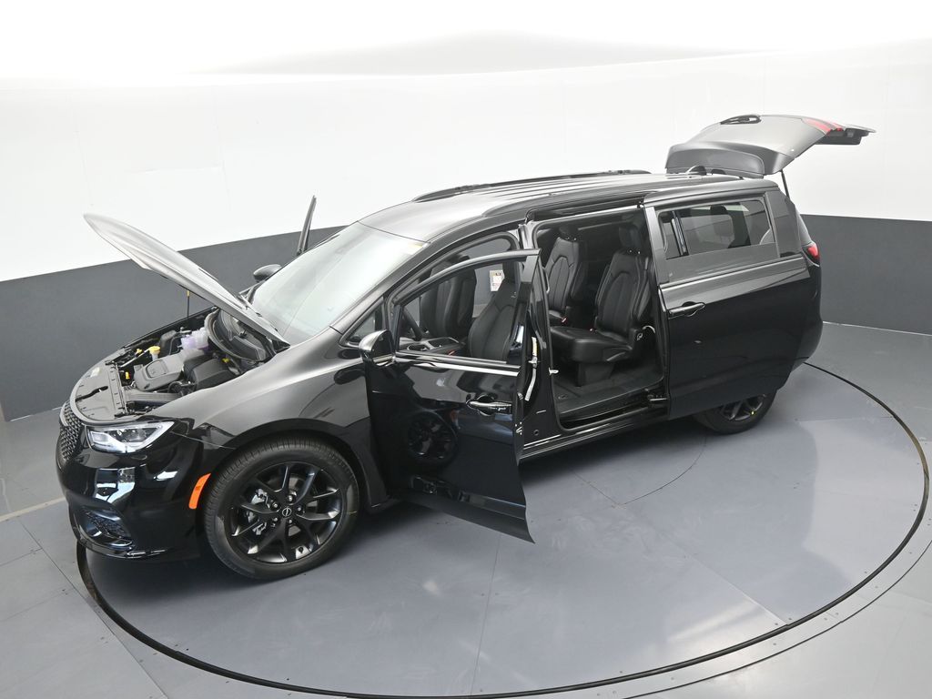 New 2026 Diamond Black Crystal Pearlcoat Chrysler Select image 64