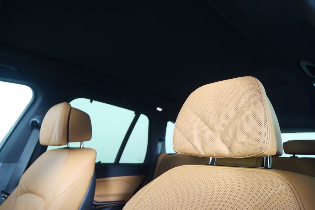 Thumbnail: 2026 BMW X5 - 11