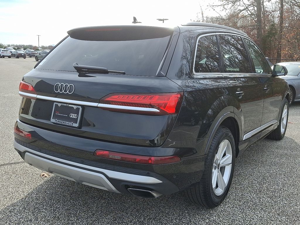 Thumbnail: 2025 Audi Q7 - 6