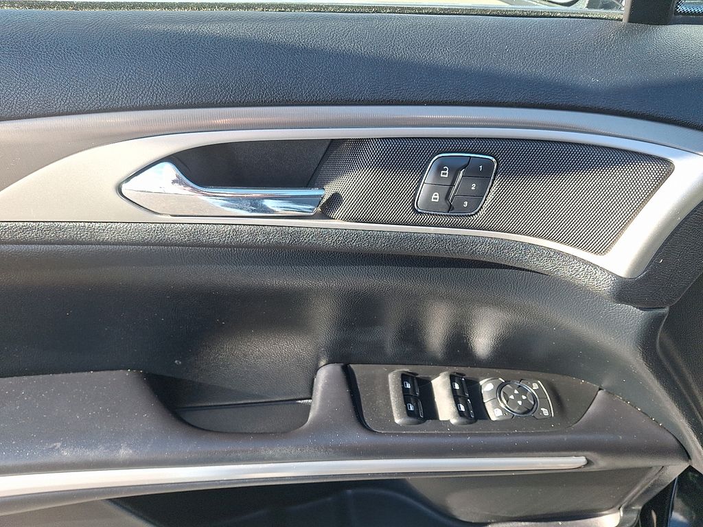 Thumbnail: 2016 Lincoln MKZ - 12