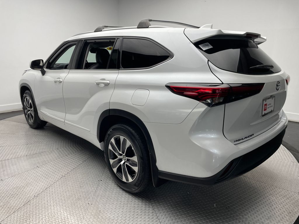 Thumbnail: 2022 Toyota Highlander - 7