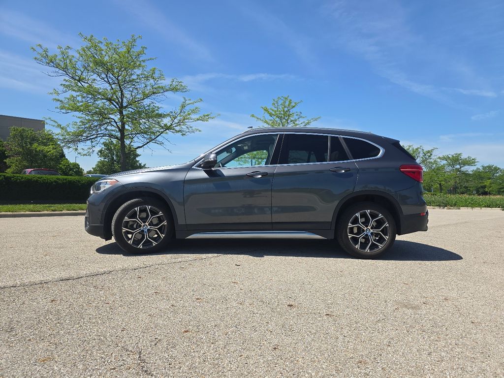 Used 2021 Gray BMW xDrive28i image 11
