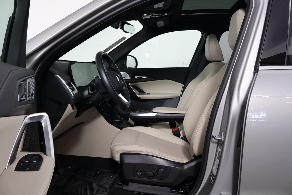 Thumbnail: 2025 BMW X1 - 10