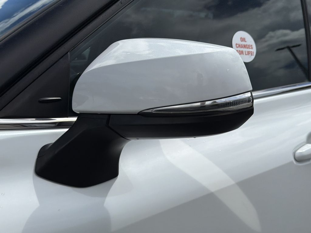 Used 2022 Toyota Highlander Hybrid SUV