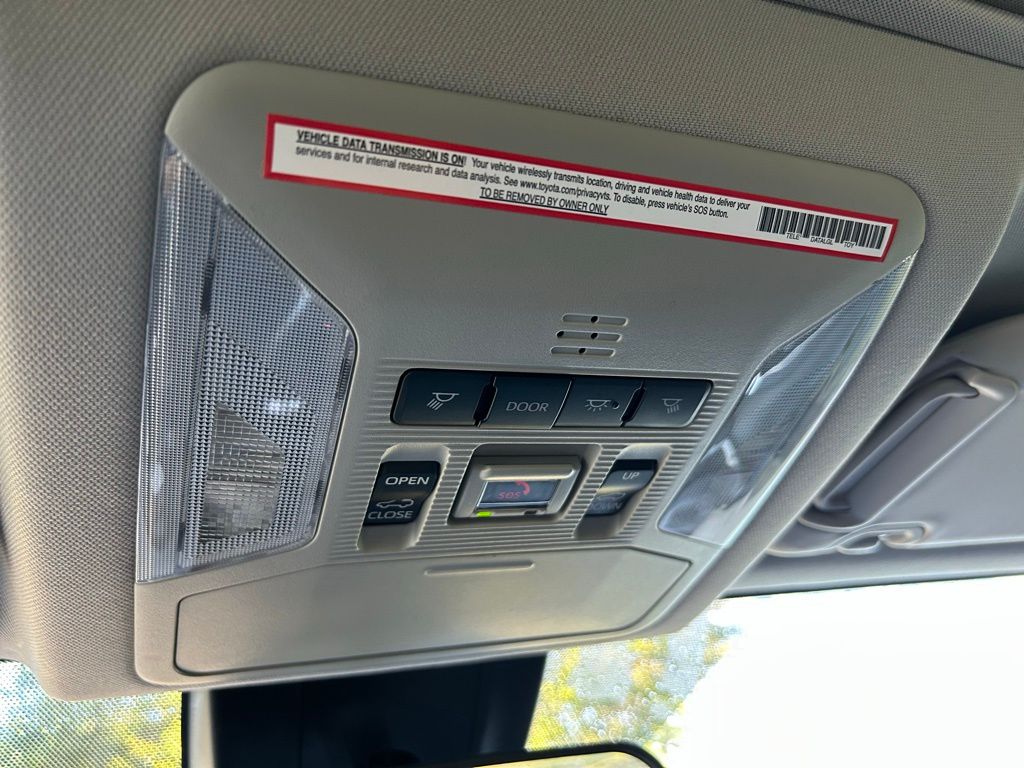 2022 Toyota RAV4 XLE 28