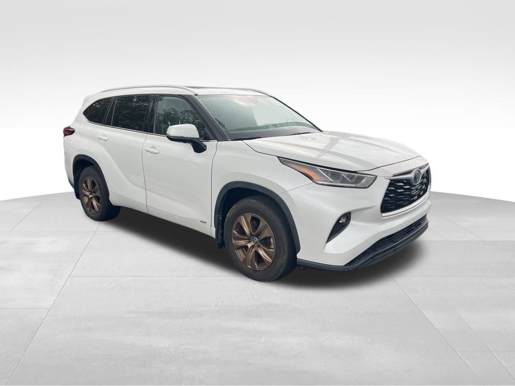 Thumbnail: 2022 Toyota Highlander - 3