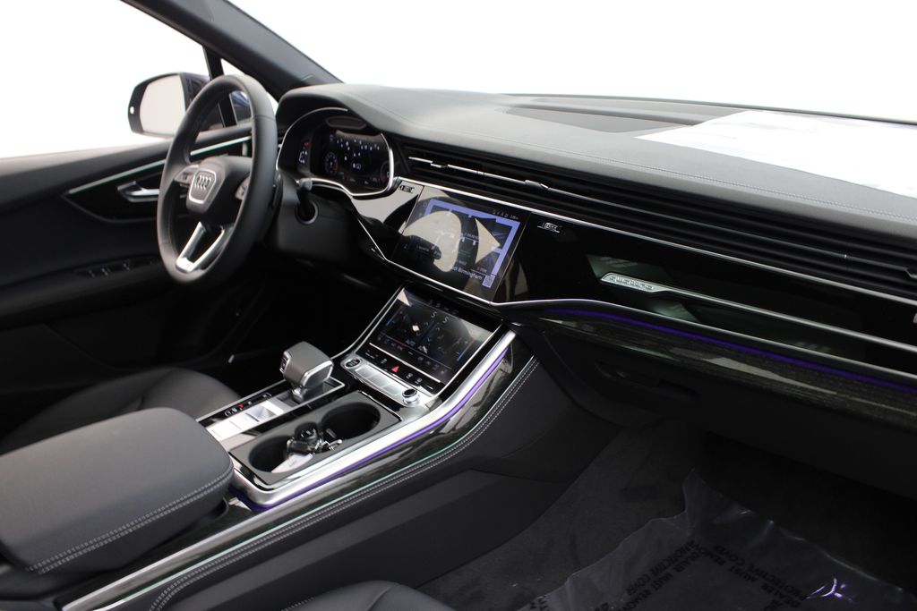 new 2025 Audi Q7 car, priced at $64,158