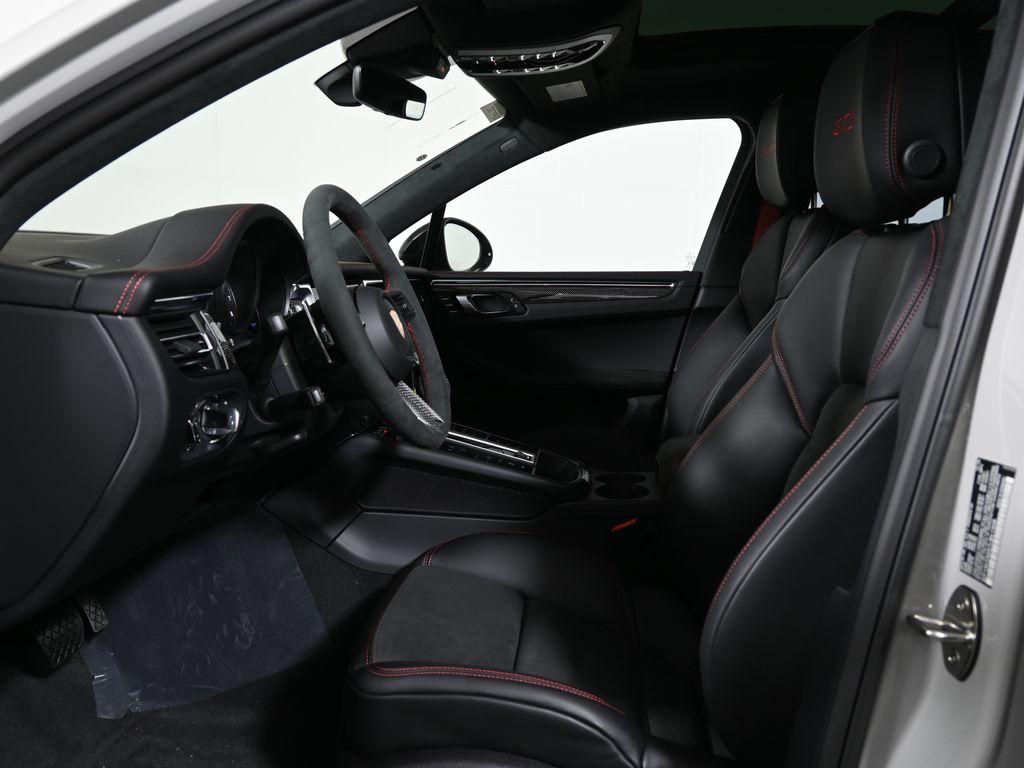Thumbnail: 2026 Porsche Macan - 5