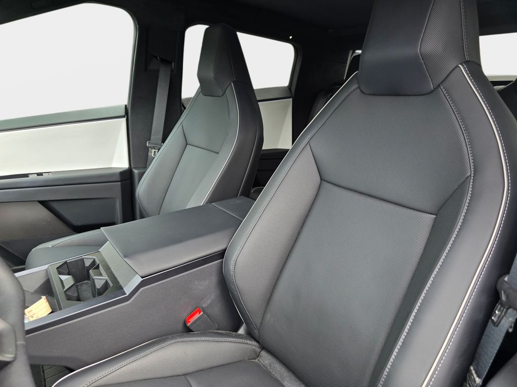 Used 2024  Tesla Base image 18