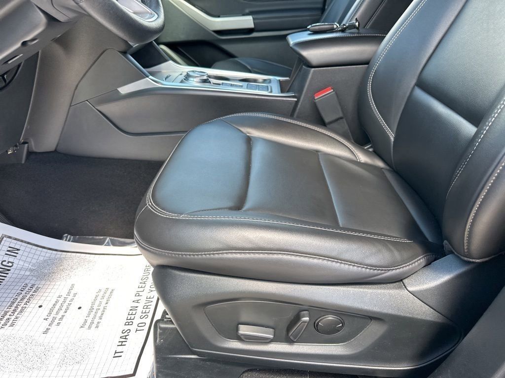 2024 Silver Metallic Ford Explorer XLT RWD SUV